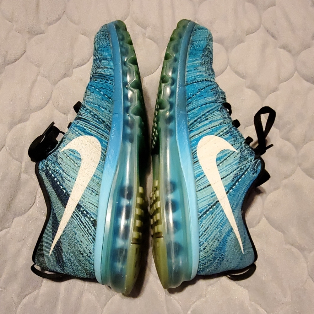 Nike Flyknit Max - Picture 7 of 8